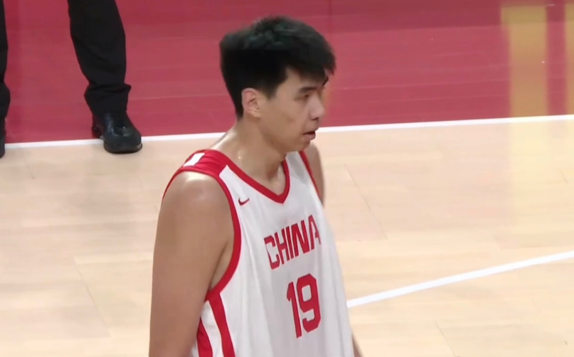 kaiyun 官网-被轰11-0！中国男篮半场落后7分 徐昕王俊杰庞峥麟全轰8分